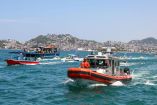 ACAPULCO, GUERRERO, 01JUNIO2026.- Autoridades de la Secretaría Marina Armada de México y del Gobierno del Estado de Guerrero, encabezados por la gobernadora Evelyn Salgado, realizaron una ceremonia conmemorativa en la Bahía de Acapulco a bordo de la embarcación Marinabus, en honor al aniversario de la Marina Armada de México. Durante la ceremonia se arrojó una ofrenda floral al mar y se guardó un minuto de silencio en memoria de los marinos que han perdido la vida en el mar. FOTO: CARLOS ALBERTO CARBAJAL/CUARTOSCURO.COM