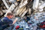 Regimiento de Instrucción e Intervención de Seguridad Civil de Francia realizan labores de reconocimiento en un edificio dañado