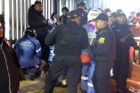 Equipos de emergencia intentaron reanimar a una persona que sufrió de aplastamiento durante los festejos tras triunfo de la Selección Mexicana.
