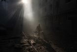 Miles de personas pasaron la noche en refugios mientras las explosiones sacudían distintos puntos de Kiev.