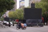 CIUDAD DE MÉXICO, 02JULIO2026.- Pantallas gigantes fueron colocadas entre las jardineras de Avenida Reforma para la proyección del próximo partido de la Selección Mexicana e Inglaterra correspondiente a la Copa del Mundo 2026.FOTO: GRACIELA LÓPEZ/CUARTOSCURO.COM