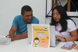 Estudiantes en el Bazar FM.