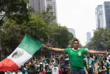 La afición desafía la lluvia y se concentra en el Ángel previo al México-Inglaterra