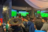 Y aunque en esta ocasión el marcador no fue favorable, los aficionados en bares, cantinas y restaurantes despidieron a la Selección Nacional con fuertes aplausos y el grito de “¡Viva México!”