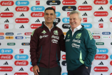 Rafael Márquez y Javier Aguirre en su presentación.