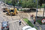Esta afectación no corresponde a una grieta en el subsuelo, sino a la ruptura de una tubería de agua potable