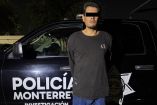 Además, al sujeto se le investiga por una serie de atracos a tiendas de conveniencia y una farmacia.