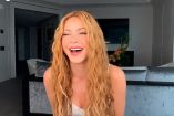 Shakira y su asistente dieron un momento viral en plena entrevista.