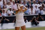Linda Nosková se asombra después de clasificarse a su primera final de Wimbledon.