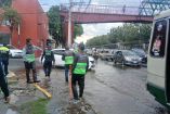 Personal de la Secretaría de Gestión Integral del Agua (Segiagua) trabaja con maquinaria pesada para controlar ambas fugas