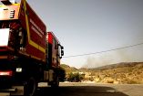 Vehículo de emergencia en la zona del incendio en Almería, España.
