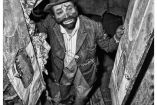 El conjunto donado por Carlos Contreras de Oteyza incluye la reconocida serie 'El Circo de Bibis', compuesto por fotografías que captó en los años 80 y que retratan la realidad de un humilde circo itinerante de barrio, liderado por el payaso Bibis.