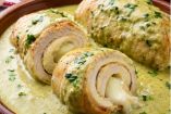 Sencillos rollitos de pollo en salsa poblana, una receta muy mexicana