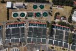 Vista aérea cenital de la infraestructura y piscinas de clarificación de agua en el Sistema Cutzamala.