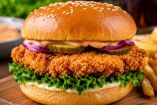 Prepara una deliciosa hamburguesa de pollo crispy, mejor que en la comida rápida
