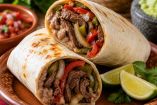 Prepara unos burritos de bistec para la cena, una receta fácil y llenadora