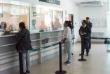 Las personas que no hayan recibido su recurso deberán verificar primero el saldo de su tarjeta y, en caso de persistir alguna incidencia, comunicarse a los canales oficiales.