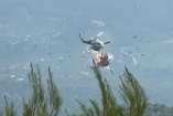 Dos helicópteros chocan mientras combatían un incendio en Grecia