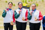 Ana Sofía, -primera de la fotografía- muestra la medalla obtenida en Santo Domingo 2026.