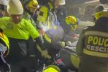 Rescatistas celebran el hallazgo con vida de Daniela Largo en Pereira, tras 36 horas atrapada bajo los escombros del terremoto de magnitud 7.4.
