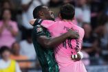 Emotivo abrazo entre Romaña y Messi que conmovió a todos