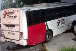 El ruido ocasionado por el percance alertó a los vecinos, quienes salieron de sus viviendas para ver lo que había ocurrido; sin embargo, no lograron observar a ningún sospechoso.