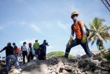 Familiares de personas desaparecidas esperan noticias mientras los equipos de emergencia mantienen los operativos de búsqueda.