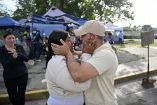 Familiares celebraron la salida de algunos presos políticos de El Rodeo tras el anuncio de nuevas excarcelaciones.