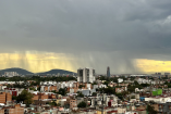 Tormenta eléctrica deja encharcamientos, ríos de agua y caos vial en la CDMX