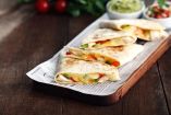 Sincronizadas de pollo con verduras: receta fácil y rápida