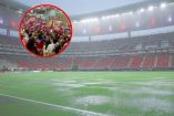 El partido entre Chivas y Xolos se retrasó más de 2 horas debido a la lluvia torrencial.