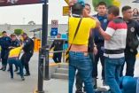 Les dieron con todo a farderos en un estacionamiento del Walmart