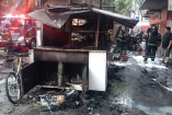 Un hombre sufrió quemaduras y fue atendido por paramédicos luego de un incendio provocado por una fuga de gas en un puesto semifijo de venta de alimentos.