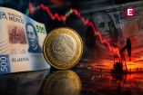 Moneda y billete de 500 pesos mexicanos frente a un billete de dólar, gráficas financieras y bombas petroleras, en referencia a la estabilidad del peso y la caída del crudo.
