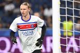 El portero ruso, Matvéi Safonov, prendió las alarmas en el calentamiento del duelo Lille-PSG, tras estrellarse con un compañero al despejar un servicio al área