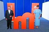El gobernador de Hidalgo, Julio Menchaca, y la directora general de Banco Multiva, Tamara Caballero, durante la inauguración del primer foro de impulso regional para grandes proyectos.