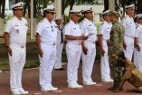 Almirantes, Capitanes, Oficiales, Clases y Marinería participaron en la ceremonia de "Baja por edad límite del elemento canino Hermes".