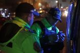Agentes de la Policía Nacional de Perú durante labores operativas nocturnas.