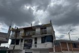 Mujer se arroja de segundo piso para escapar de presunto abuso sexual