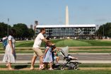Estados Unidos erevisará la ciudadanía y el estatus migratorio de padres que tramiten el pasaporte de sus hijos nacidos en el país, impactando a indocumentados y extranjeros.