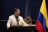 El expresidente colombiano alertó sobre granjas de bots y ciberataques electorales.