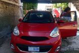 La maestra Carolina intentó regresar a su casa, pero quedo sin vida dentro de la unidad, estacionada en la cochera.