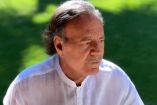 Dos extrabajadoras de Julio Iglesias presentan querella contra el cantante.