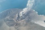 Una vista del volcán Anak Krakatau en Indonesia