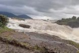 Una falla mecánica en una lancha estuvo a punto de provocar una tragedia al arrastrar a tres personas, en la presa Caborca, en Durango.