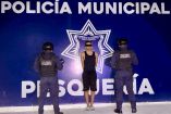 De acuerdo con la información preliminar proporcionada a las autoridades, el joven es acusado de asesinar a su pareja sentimental con un arma blanca.