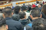 Usuarios reportaron retrasos y saturación en la Línea 7 del Metro CDMX, con acumulación de pasajeros en estaciones como Mixcoac.
