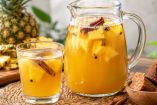 Refrescante tepache de piña casero