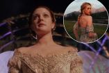 Lili Reinhart llevó la nostalgia hasta los años 90 con un espectacular vestido inspirado en el personaje de Drew Barrymore.