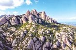 Vista panorámica de Montserrat, la Montaña Mágica, en Barcelona.